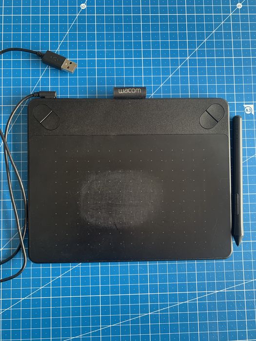 Wacom Intuos Pen & Touch tablet64552990107138120