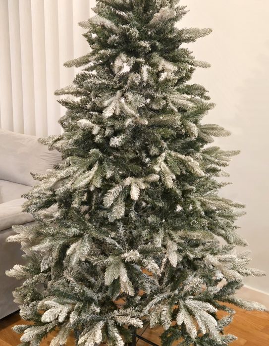 Árvore de Natal com neve