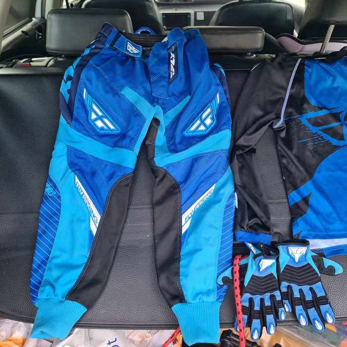 Conjunto de protecção para crianças  moto ,bicicleta