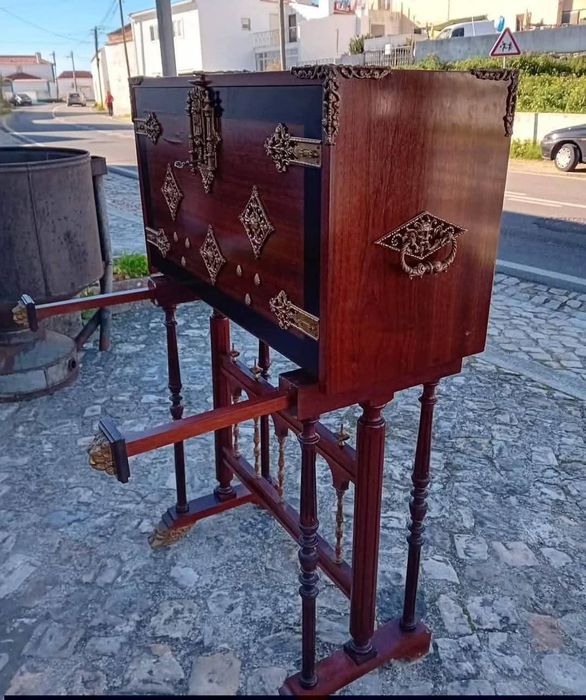 Bar/bargueño em madeira