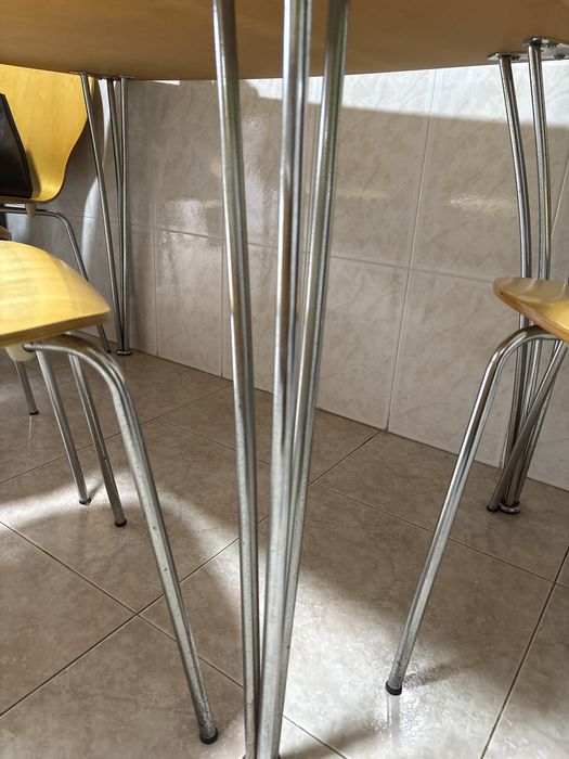 RESERVADA- Mesa de cozinha com 4 cadeiras