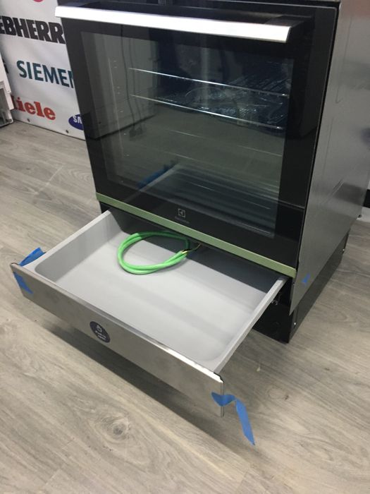 Нова Індукційна електрична плита Electrolux 220-380 Вт