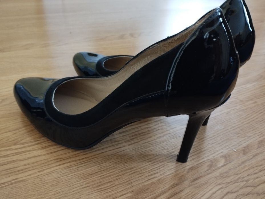 Sprzedam buty na obcasie czarne