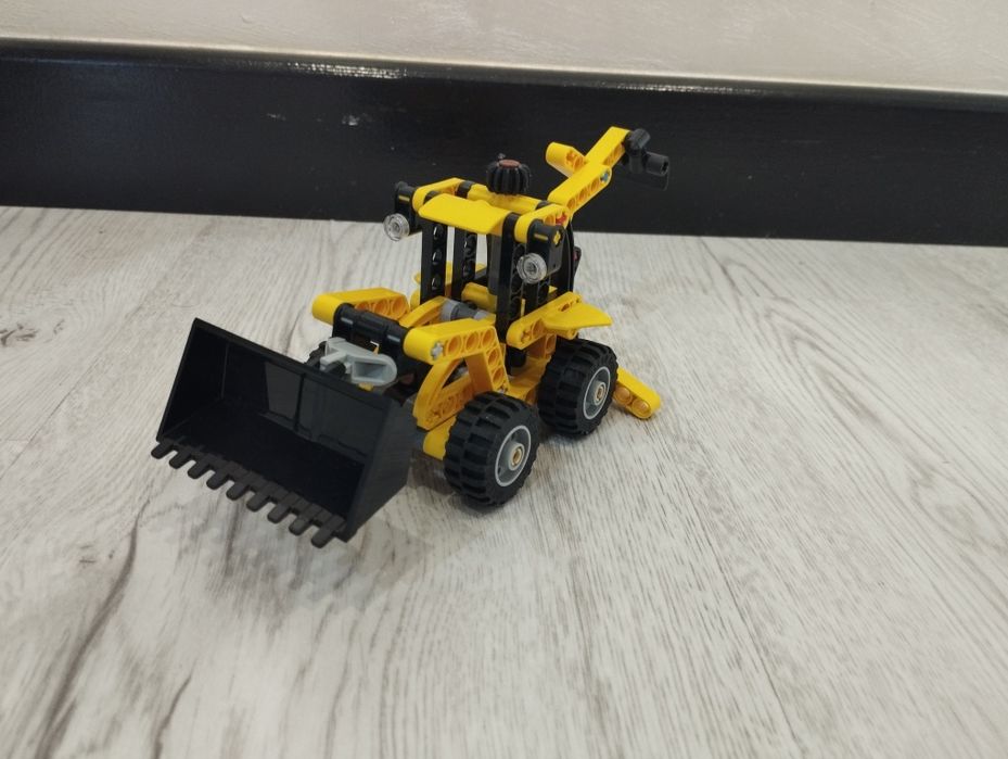 Zestaw klocków Lego technic 42197 mała  koparka