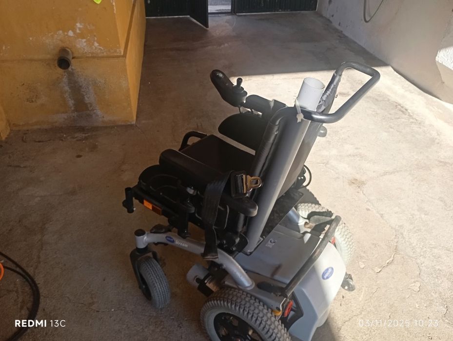 Cadeira elétrica Invacare com bateria nova e joystick