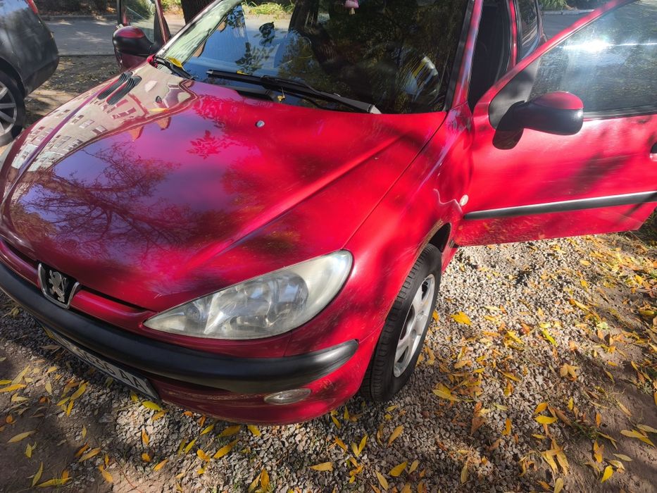 продам автомобіль Пежо 206