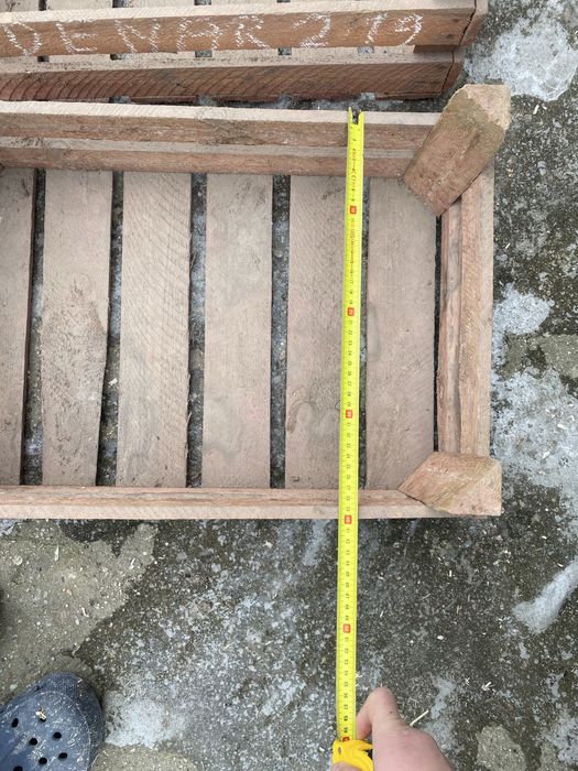 Skrzynka drewniana, sadzeniaki, warzywa. Duża ilość.