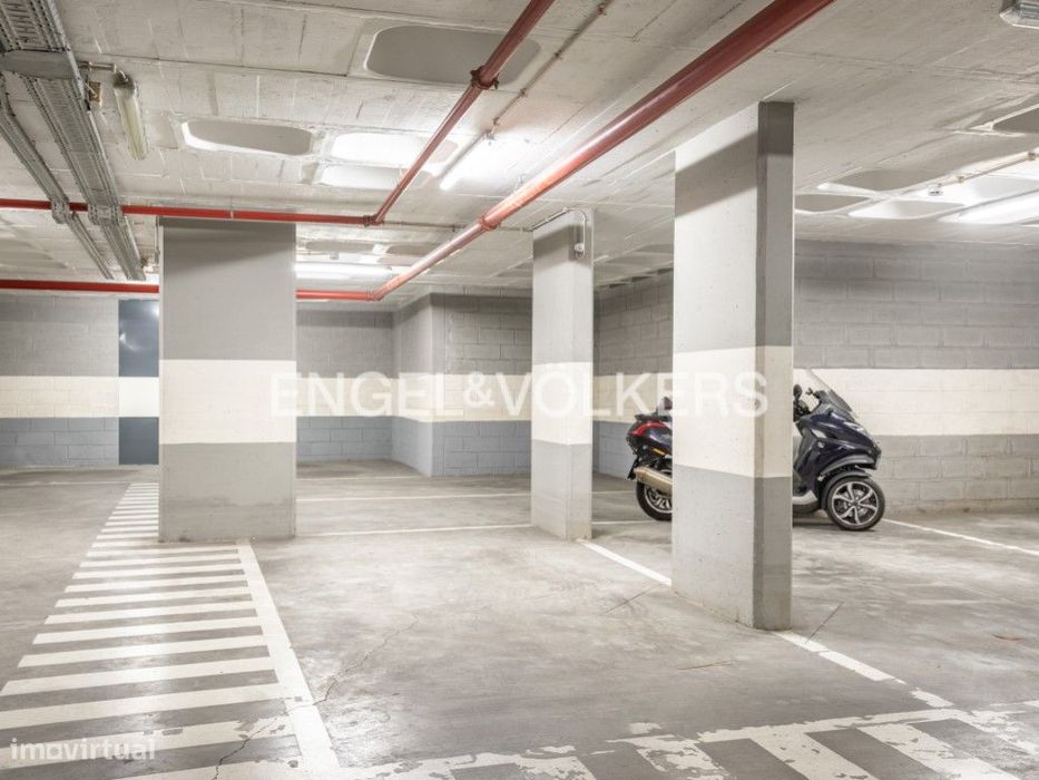 T2 mobilado com garagem e vista rio em Alcântara