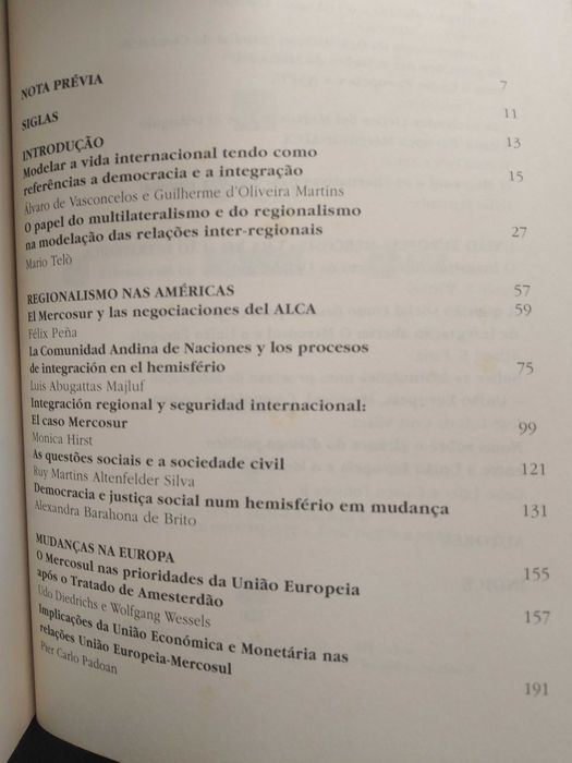 Regular e democratizar o sistema global