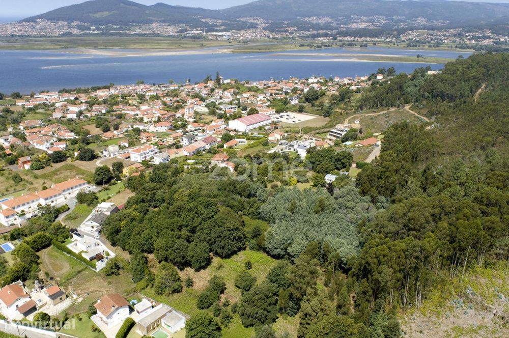 Terreno em Caminha com Vista para a Foz do Rio Minho