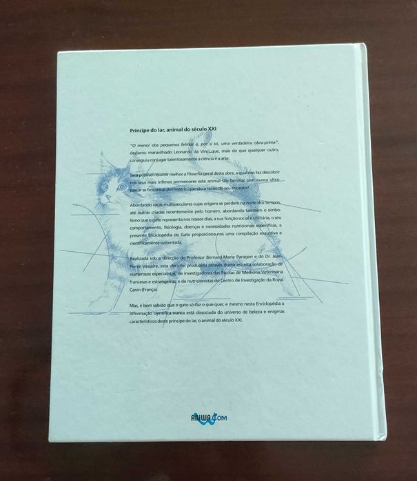 Livro esiclopedia Royal canin de gatos