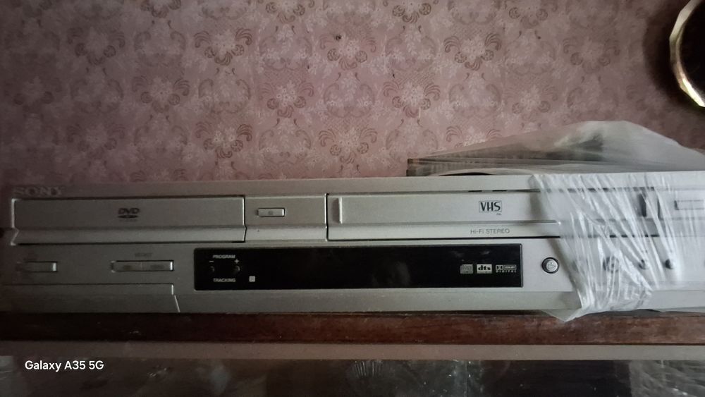 Відеомагнітофон з дисками Sony