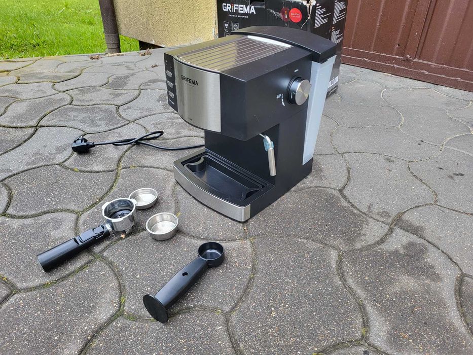 GRIFEMA GC3002 Ekspres do kawy z systemem Latte go, 1,6L nowy