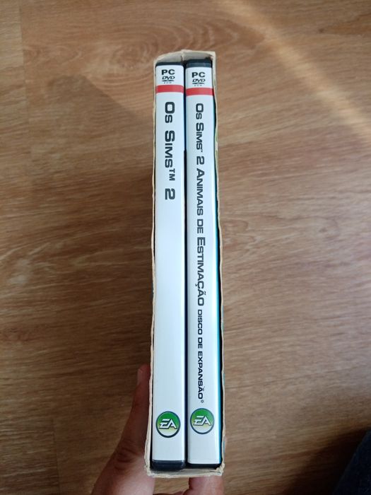 Os Sims 2 e os Sims 2 animais de estimação