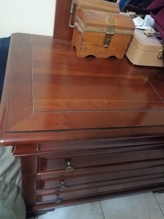 Cómoda em cerejeira