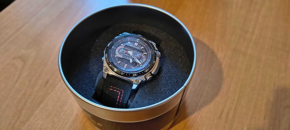 Casio Edifice ECW-M300EDB-1AER – solar, radio