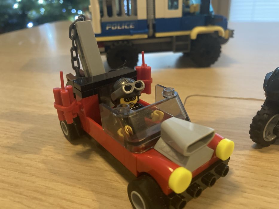Lego City policyjny konwój więzienny 60276