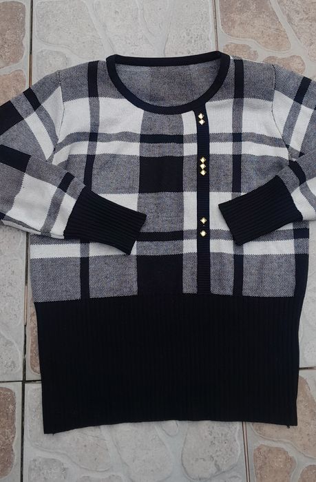 Sweter w kratę 80% wełna