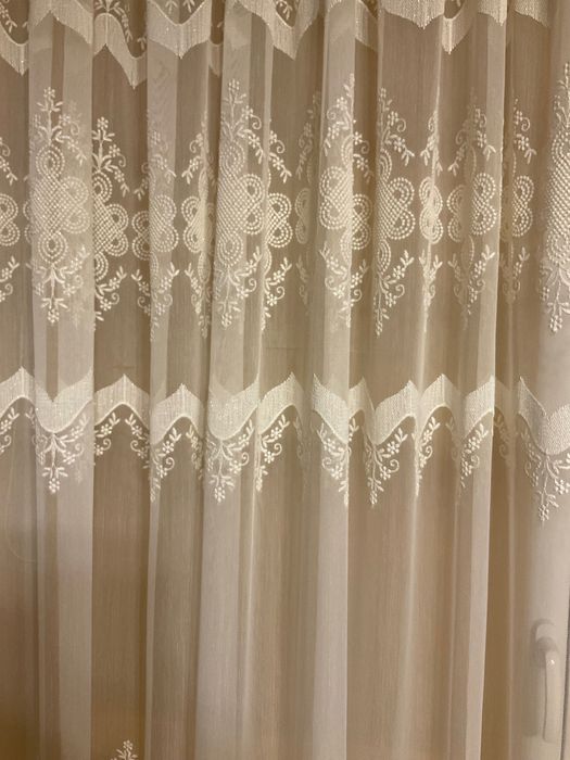 Firana na duże okno , haftowana