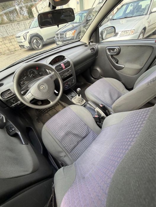 Opel Corsa Ano 2001 com 180 mil km