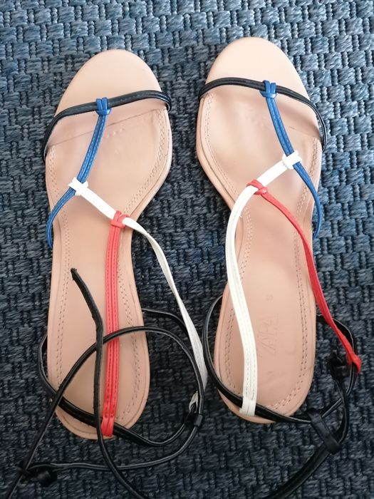 Sandálias para senhora com salto - tamanho 40