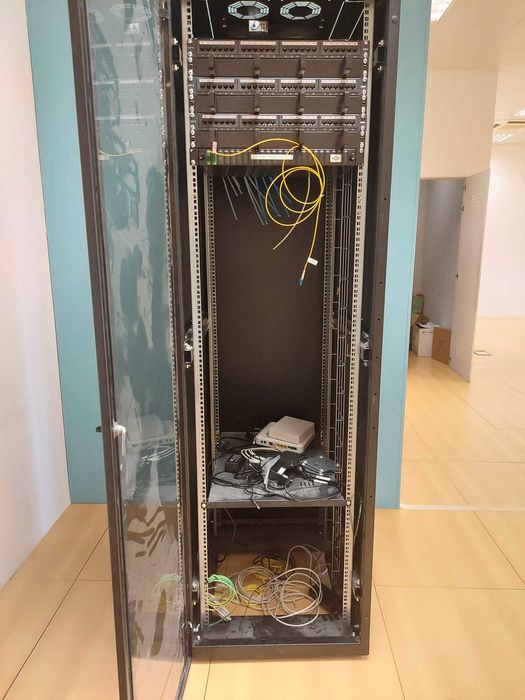 Armário/Bastidor Informático de chão