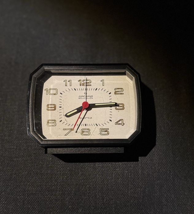 Despertador a pilhas