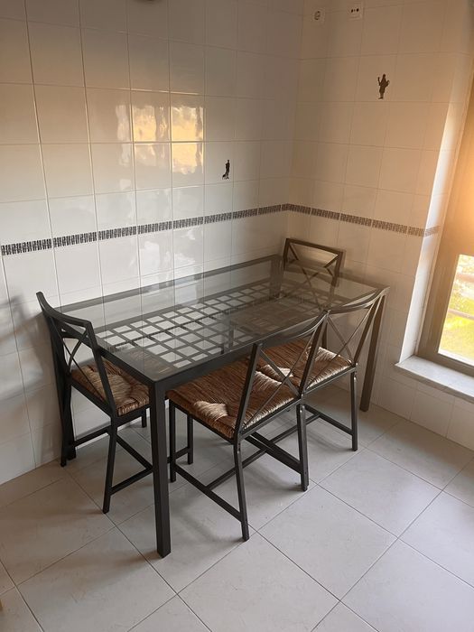 Conjunto Mesa de Vidro + 4 Cadeiras IKEA GRANÁS – Excelente Estado