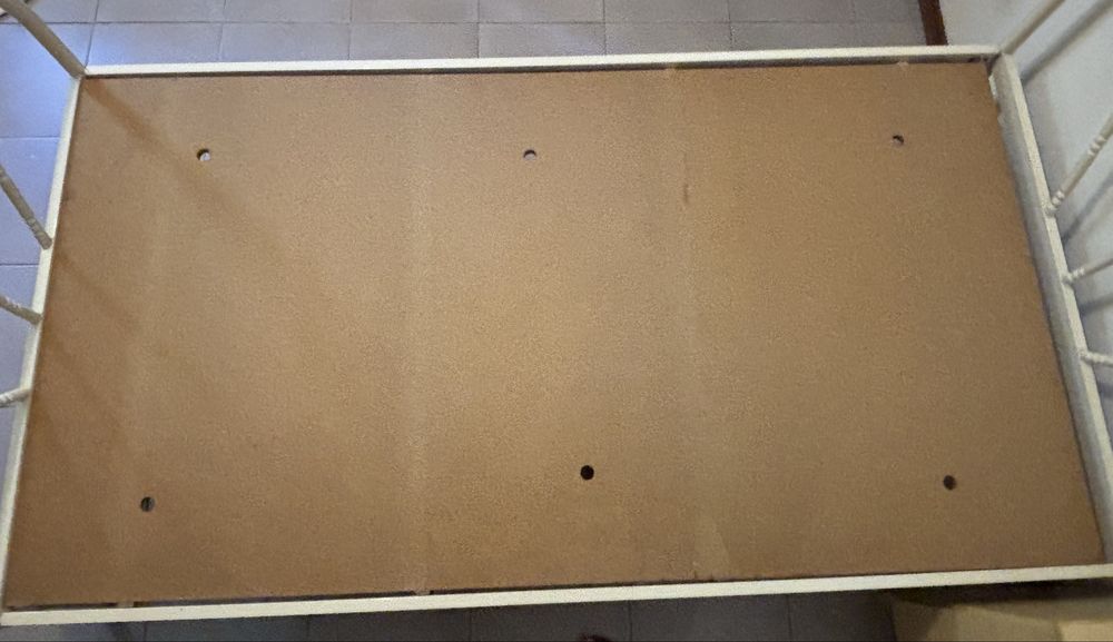 Cama de solteiro de ferro