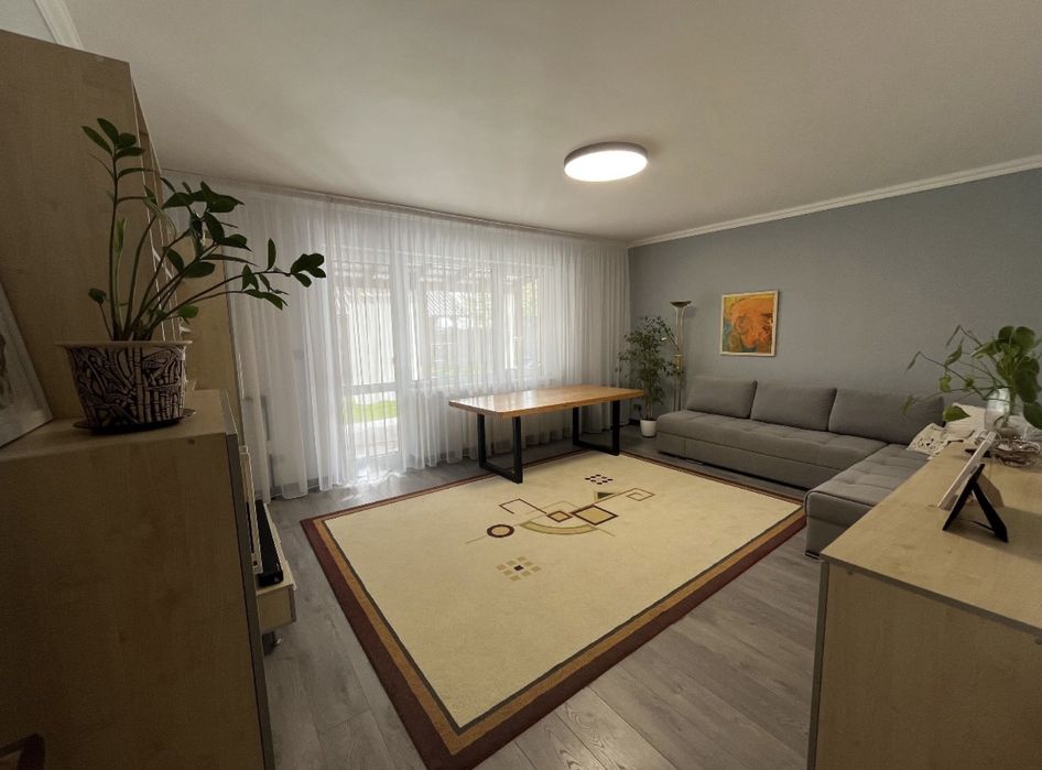 Продається двохповерховий котедж