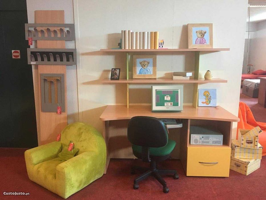 Quarto juvenil/ estúdio - bedroom - NOVO DE EXPOSIÇÃO