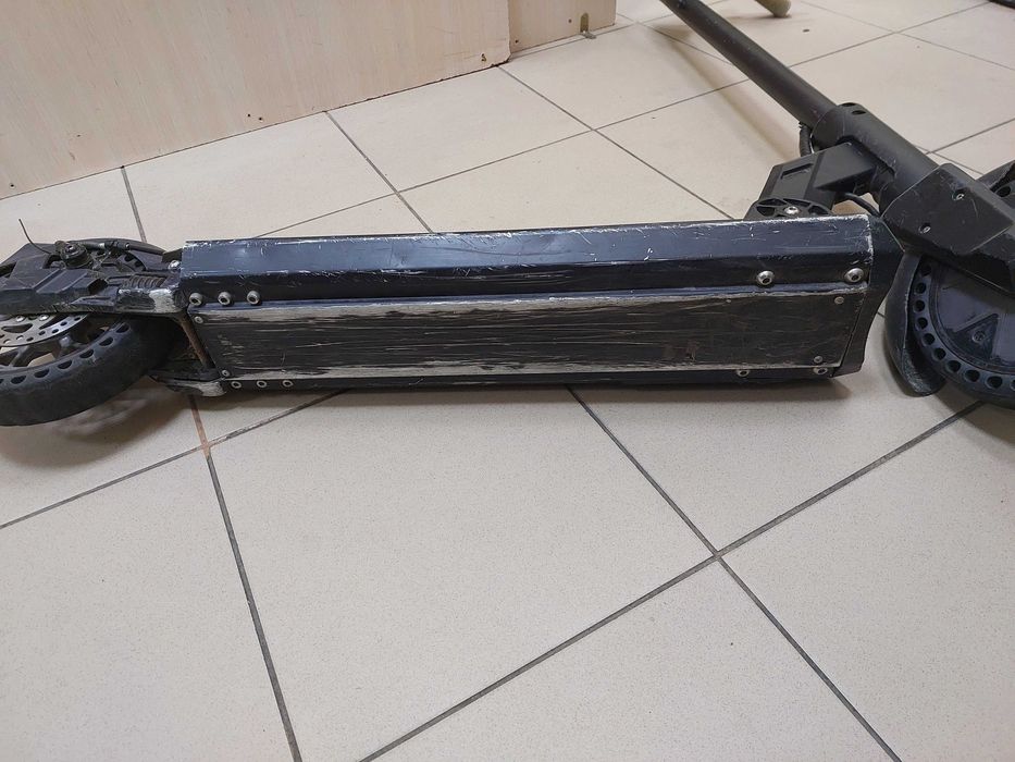 Електросамокат 5th Wheel M2