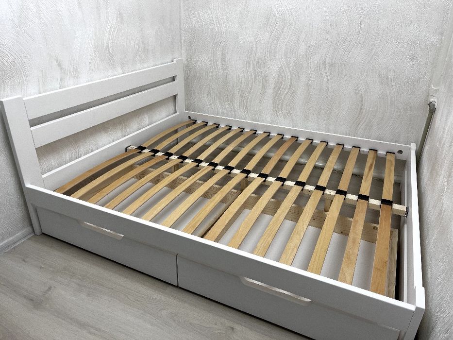 Кровать новая . Дерево ламинированное белое . розмір 2 на 160.