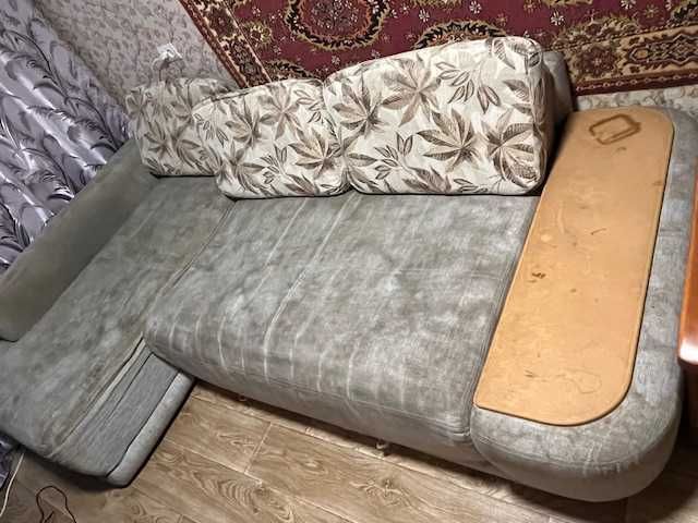 Диван під реставрацію