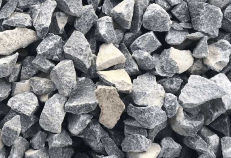 Щебінь гранітний насипом та в мішках