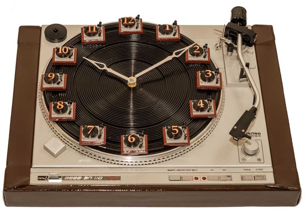 Настенные часы ручной работы "ВИНИЛ-2" продажа/обмен