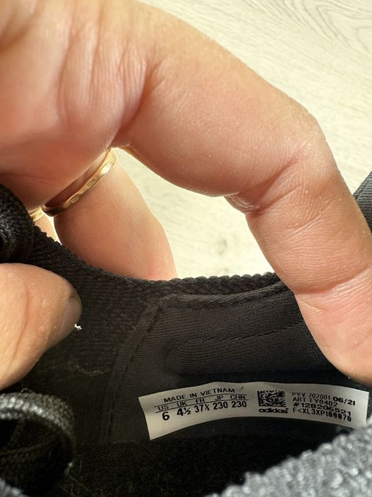 Adidas UltraBoost жіночі кросівки 37 розмір