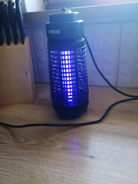 Lampka na muchy i komary