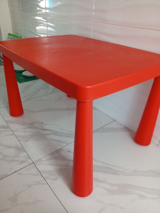 Stolik IKEA Mammut dla dziecka