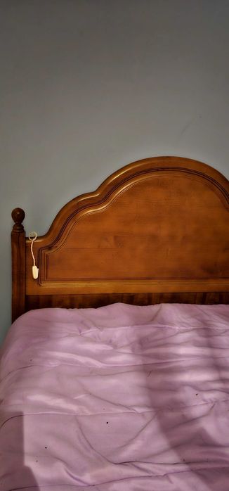 Cama de casal com 2 mesinhas de cabeceira (nao trabalho com mb way)