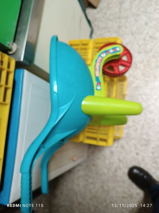 Vendo carrinho de mão da hello Kitty