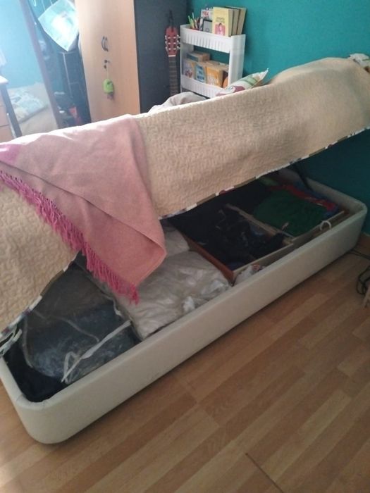 Cama Sommier em ótimo estado