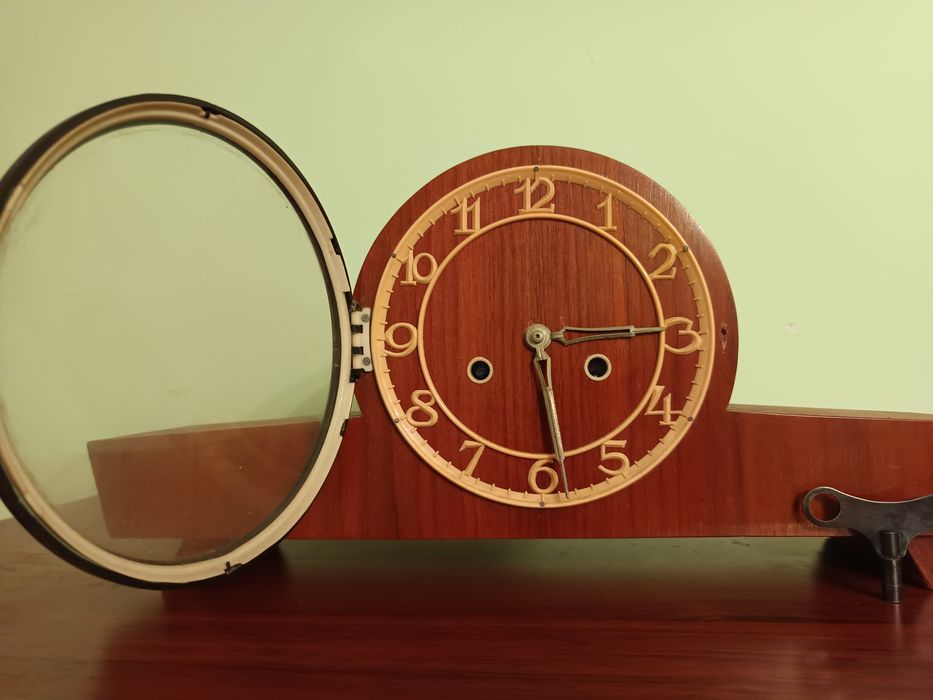 Zegar kominkowy Metron typ Zk16/b z kluczem