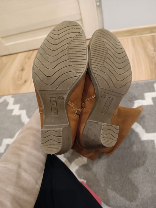 Kozaki na obcasie Clara Barson 38