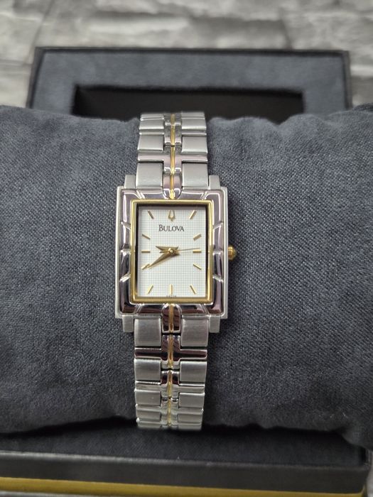 Жіночий годинник Bulova  подарунок