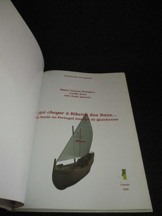 Livro Até Chegar à Ribeira das Naus