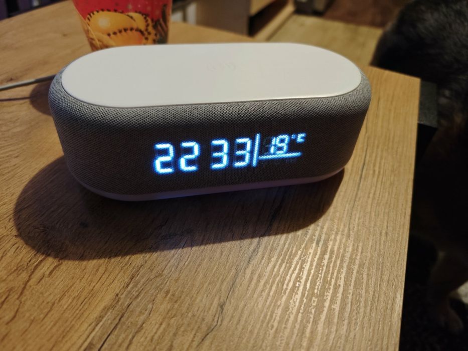 Zegarek/ budzik z funkcją ładowania.telefonu
