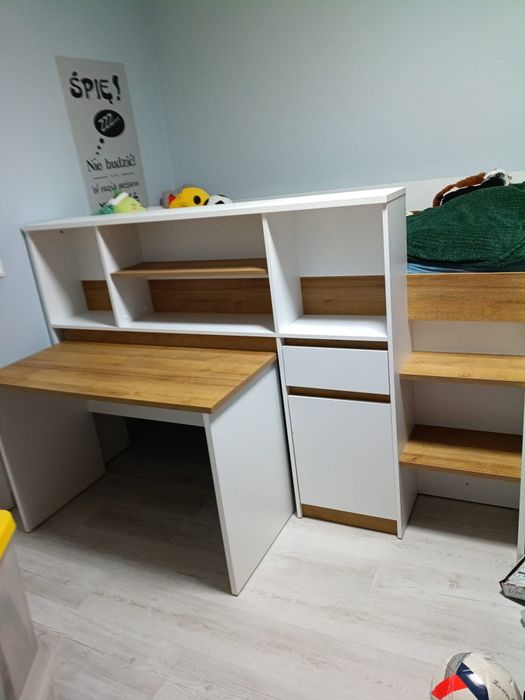 Sprzedam łożko piętrowe jednoosobowe z wolnostojącym biurkiem