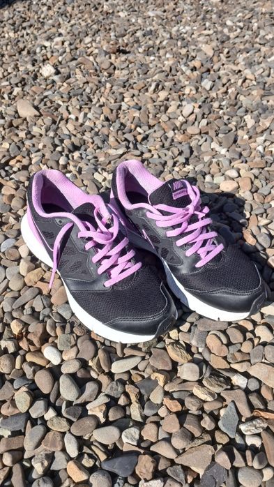 Жіночі кросівки ,