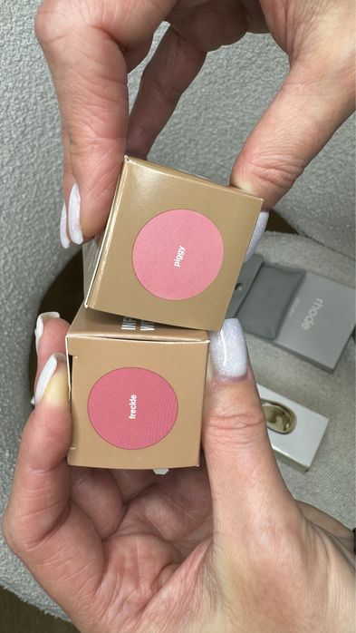 Кремові румяна Rhode